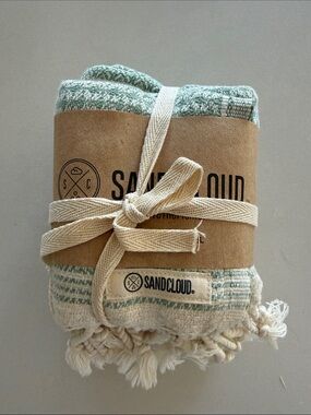 NWT Sand Cloud Kitchen Towel Set
